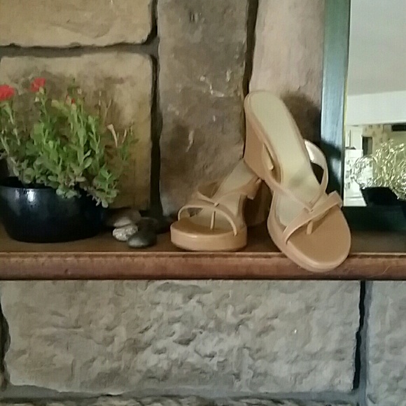 Fioni Shoes - Fioni platform sandals